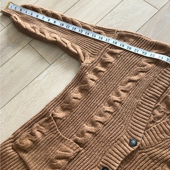 American Eagle Outfitters Cable Knit Oversized Cadigan in Camel Size XS - Picture 7 of 11